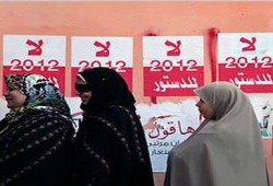 الرافضون  للدستور ينتهكون الصمت الانتخابي داخل المقرات الانتخابية
