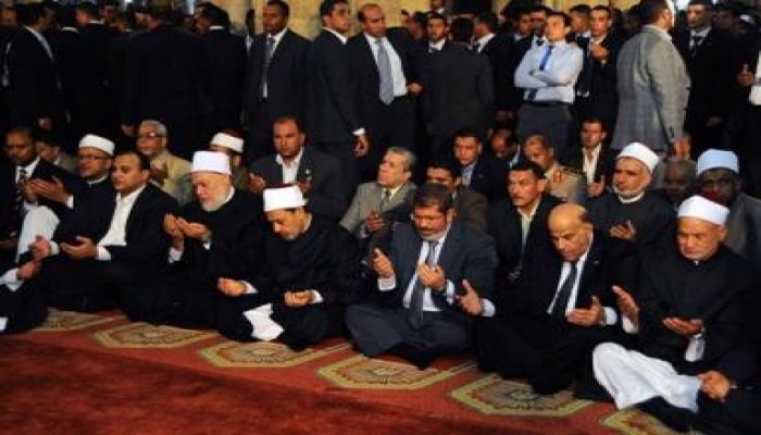 المصلين للرئيس مرسي عقب صلاة الجمعة: "ربنا ينصرك يا ريس" (متلفز)