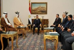 الرئيس مرسي يلتقي مع رئيس وزراء قطر
