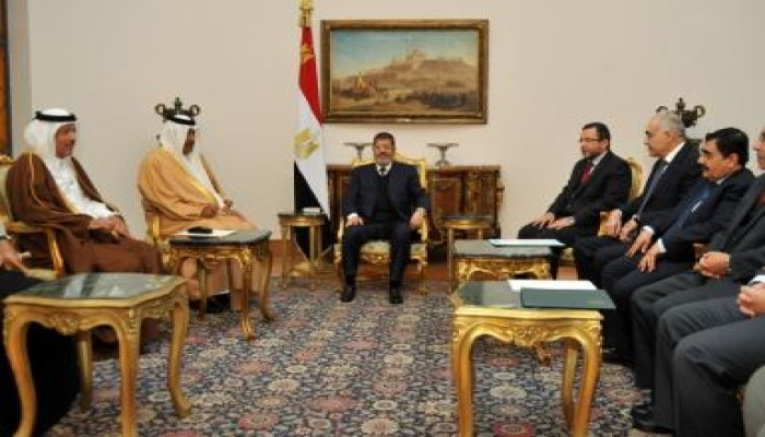الرئيس مرسي يلتقي مع رئيس وزراء قطر