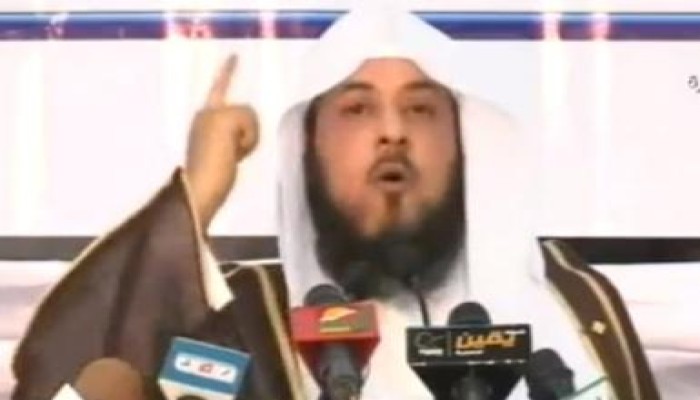 العريفي يقسم: والله لم أعرف بلدا تعرض للتآمر والرغبة في اسقاطها مثل مصر (متلفز)