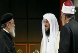 على الأولى المصرية: العريفي يهدي قسًا "قنينة مسك" عقب هدية "الشال" (متلفز)