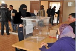 اللاجئون السوريون في تركيا ينتخبون مسؤولي أحياء مخيمهم