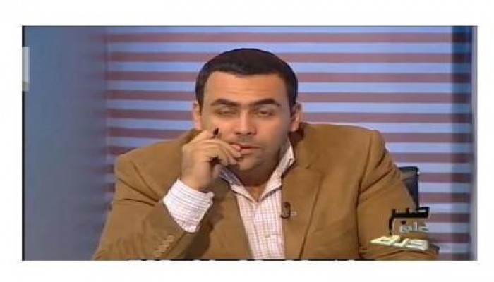 الحسيني كان فاشلا دراسيا وتربي في بيت شيوعي وتم تعيينه بعد إثبات ولائه لأمن الدولة