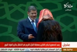 الرئيس يكرم فتاة مسيحية في احتفالية المولد النبوى بعد فوزها بمسابقة الأوقاف للبحوث (متلفز)