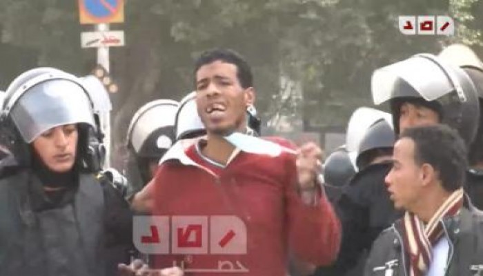 لحظة اعتقال بعض بلطجية ومأجورين من ميدان التحرير "متلفز"