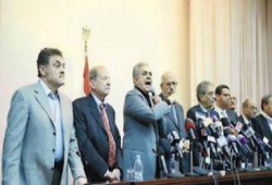 استياء بين القوى السياسية بسبب موقف جبهة الانقاذ من قرارات الرئيس الأخيرة