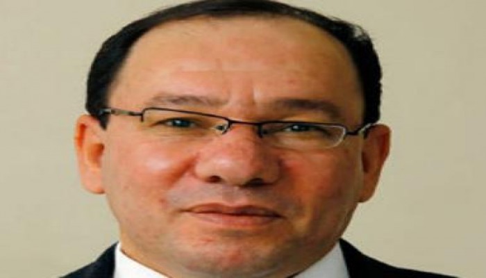 "وائل قنديل" يكتب "الفرار من الحوار"