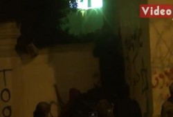 ملثمين يحاولون تسلق أسوار قصر الاتحادية (متلفز)