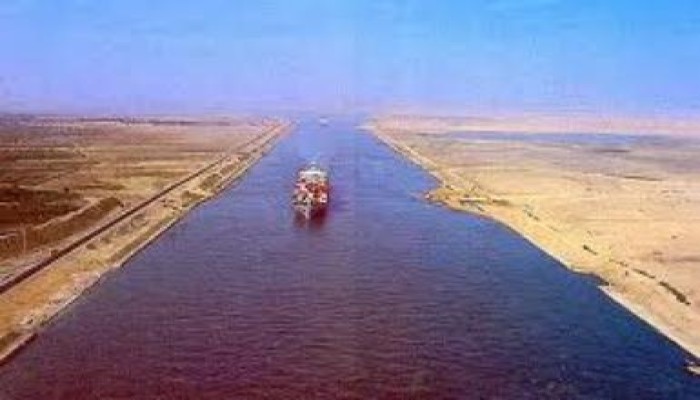39 سفينة عبرت قناة السويس الأحد بحمولة مليون و941 ألف طن