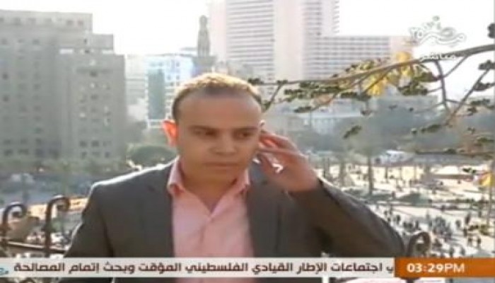 مجهولون يعتدون على طاقم "مصر25" بميدان التحرير (متلفز)