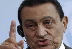 فى مثل هذا اليوم سقط مبارك: (الفرعون الأخير حسني مبارك من الميلاد إلى الإستبعاد)