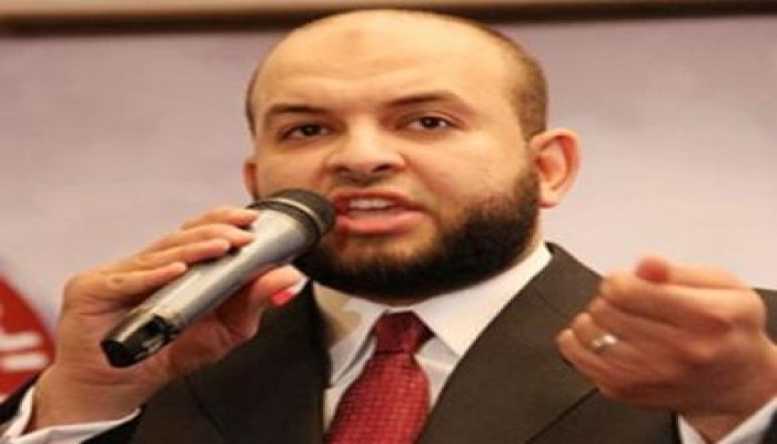 عارف يوجه رسائل في مليونية لا للعنف
