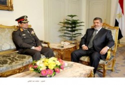 الرئيس مرسي يلتقي وزير الدفاع لمناقشة دور القوات المسلحة فى تأمين سيناء والملاحة بالقناة