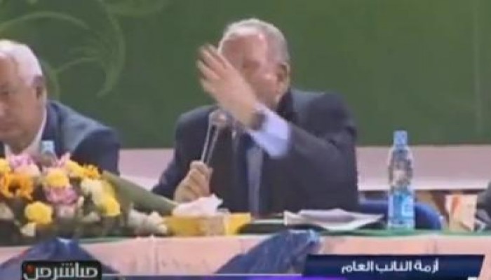 اضحك مع الزند: يتحدث ويصفق لنفسه (متلفز)