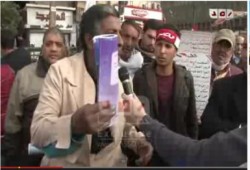 مواطن بميدان التحرير يكشف بالدليل أخونه مناهج طلاب الابتدائي (متلفز)
