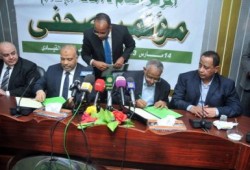 الحرية والعدالة يوقع اتفاق تعاون مع حزب المؤتمر الحاكم بالسودان