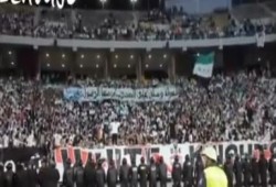 جماهير الكرة المصرية تحيي ذكرى انطلاق الثورة السورية المجيدة (متلفز)