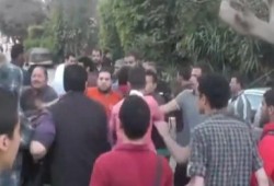 الصحفيين هم من بادروا بالاعتداء على شباب الإخوان (متلفز)