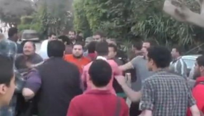 الصحفيين هم من بادروا بالاعتداء على شباب الإخوان (متلفز)