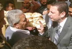 استقبال وزير التموين بالزغاريد في سوهاج (متلفز)