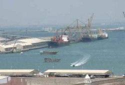 انتظام حركة الملاحة بميناء بورتوفيق بعد إعادة الجيش فتح البوابات