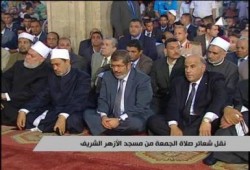 الرئيس مرسى يؤدي صلاة الجمعة بالمنطقة العسكرية المركزية بالقاهرة