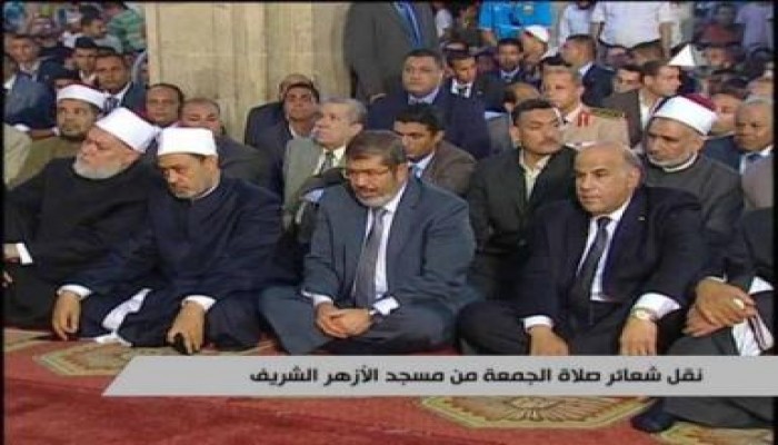 الرئيس مرسى يؤدي صلاة الجمعة بالمنطقة العسكرية المركزية بالقاهرة