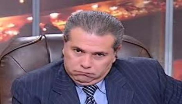 عكاشة يهدد بقتل نفسه ويهرب من الشرطة