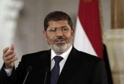 الرئيس مرسي يغادر القاهرة متوجها الي قطر للمشاركة بالقمة العربية