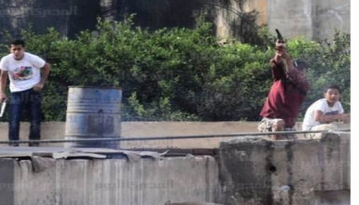 ظهور المئات من المسلحين أعلي سطح الكاتدرائية بالعباسية و إطلاقهم الرصاص من أسلحة نارية