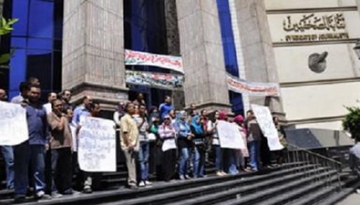 اعتصام مفتوح لصحفي نهضة مصر ضد رشوان  وعماد أديب داخل نقابة الصحفيين