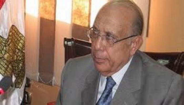 محافظ الغربية يفتعل الأزمات ويتهم الحكومة بالتقصير.. والعمال يكذبوه (متلفز)