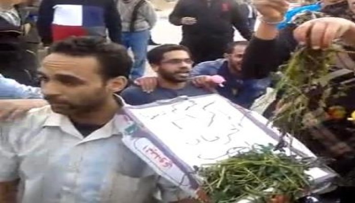 "أخلاق الإخوان" .. رد فعل الإخوان على إهانات متظاهرين في كفر الشيخ (متلفز)