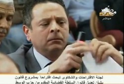 عضو بالشورى يمزق انذار "الزند" على الهواء مباشرة (متلفز)