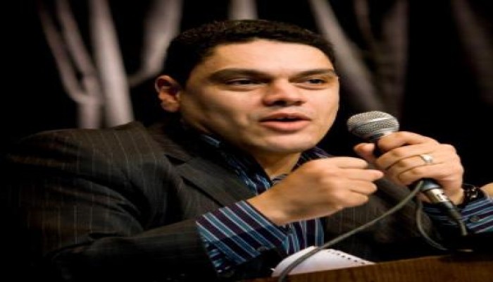 معتز عبدالفتاح يوجه رسالة ساخرة لجبهة الإنقاذ: "منبة، منبة يا معنمي منبة"!! (متلفز)