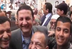 أهالي ميت غمر يستقبلون باسم عوده "وزير التموين" بالاحضان والزغاريد (متلفز)