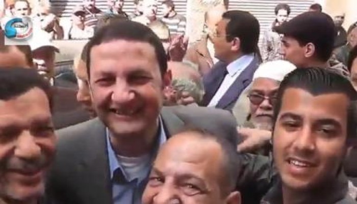 أهالي ميت غمر يستقبلون باسم عوده "وزير التموين" بالاحضان والزغاريد (متلفز)