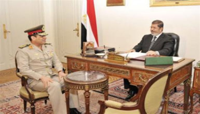 الرئيس مرسي يشيد بالفريق السيسي وزير الدفاع (متلفز)