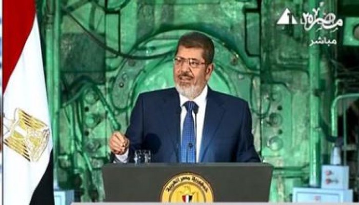 سرالماكينة العملاقة خلف المسرح الذي خطب عليه الرئيس في عيد العمال (متلفز)