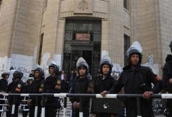 النيابة تحقق مع 12 متهما من البلاك بلوك في احداث دار القضاء العالي