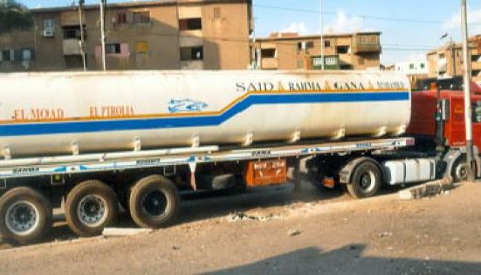 قيادي بإحدى شركات البترول وصاحب شركة بالسويس، يستولون  على 35.5 ألف لتر سولار مدعم