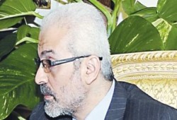 وزير الثقافة الجديد : يوفر مكافآت قيادات الوزارة لصالح صغار الموظفين