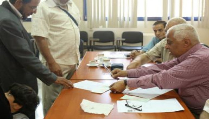 تنفيذا لقرار رئيس الجمهورية أسر شهداء مذبحة بورسعيد يتسلمون شيكات التعويضات الخاصة"متلفز