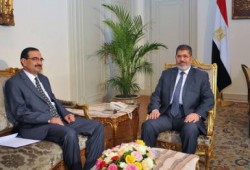 الرئيس مرسي يلتقى وزيري البترول والمالية