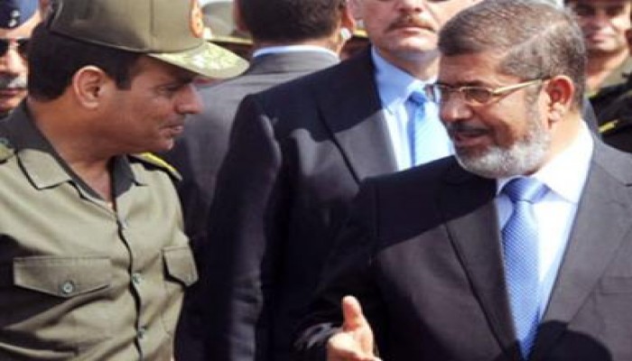 السيسي يستقبل الجنود في مطار ألماظة