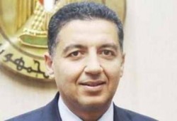 الرئيس مرسى يعرب عن خالص تعازيه فى وفاة والدة السفير عمر عامر