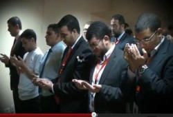باسم يوسف يواصل عهره الإعلامي ويستبدل  النشيد الوطني بنشيد يلا يا أصحاب " متلفز "
