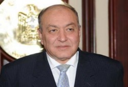 وزير الطيران يقرر فصل العمال الذين حرّضوا على الإضراب بمطار القاهرة