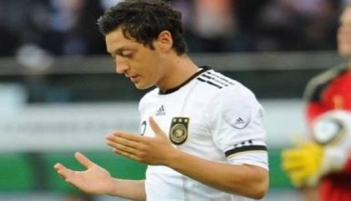 أوزيل "لاعب ريال مدريد": قراءة القرآن والصلاة قبل المباريات هي سر تألقي